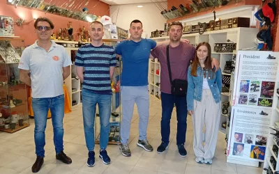 Profesores serbios de intercambio realizan una visita al Centro Histórico de San Roque