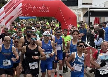 Centenares de personas corren contra el cáncer en Puente Mayorga