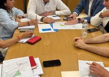 Reunión sobre proyectos para Estación, Taraguilla y Miraflores, entre ellos un parque temático