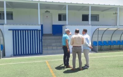 Visita a las mejoras realizadas en el campo de fútbol de Estación de San Roque