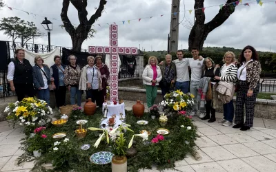 La barriada de la Estación de San Roque celebra con éxito su Cruz de Mayo