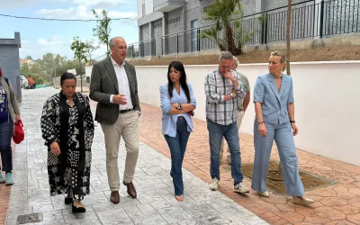 Visita a la calle Roque Montoya, tras las obras de urbanización