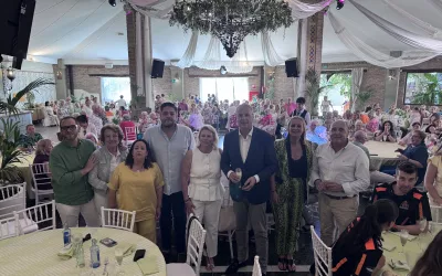 Mayores de los Talleres de Memoria disfrutan del almuerzo fin de curso