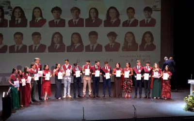 Celebrada la graduación del IES José Cadalso en el Teatro Juan Luis Galiardo