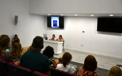 Blanca Espinosa presentó su primera novela, “Nosotros en Los Ángeles”