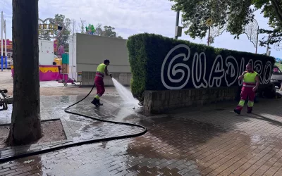 Limpieza integral en Guadiaro, previo al inicio de su feria