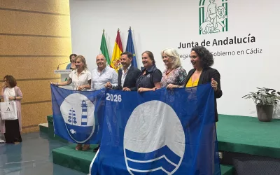 Recogidas las Banderas Azules que ondearán en playas de San Roque y Puerto Sotogrande