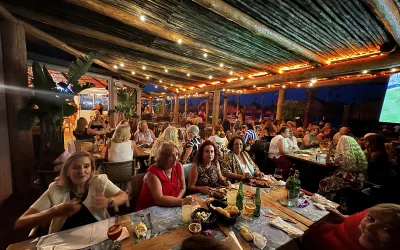 Unas 60 socias de La Charca celebran su cena pre feria 2026