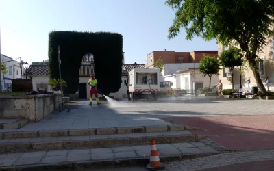 Limpieza especial en Campamento, donde este miércoles se celebra la coronación de su feria