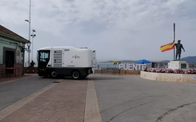 Limpieza integral en Puente, previo a la procesión y verbena de la Virgen del Carmen