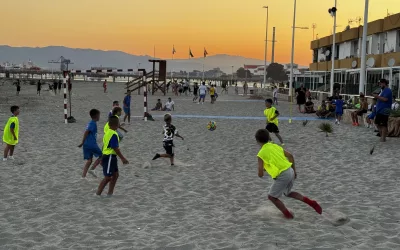 El Torneo de fútbol playa Feria de Puente Mayorga celebra su décima edición batiendo récord de inscripciones