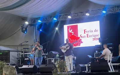Los playbacks llenan de público la Caseta Municipal en una animada tarde de Feria de San Enrique