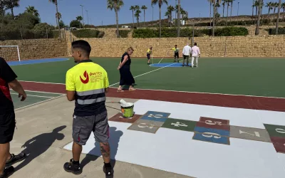 Mantenimiento de la pista deportiva de Torreguadiaro