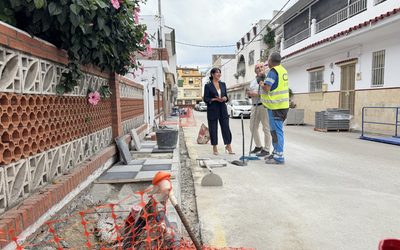 Obras de renovación de acerado de la calle Perdiz, de Estación de San Roque