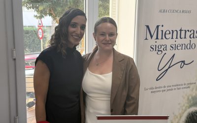 Gran asistencia a la presentación del libro de Alba Cuenca sobre una residencia de mayores