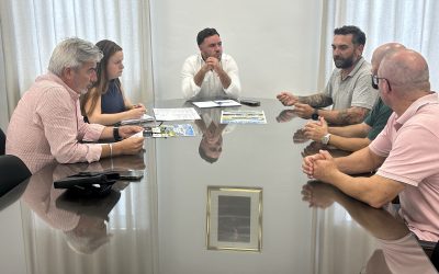 Reunión para colaborar con Piratas del Golf en un torneo a beneficio de las familias con cáncer infantil
