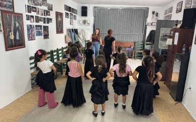 Rocío Fernández visita la academia Caña Azul y Aljibe